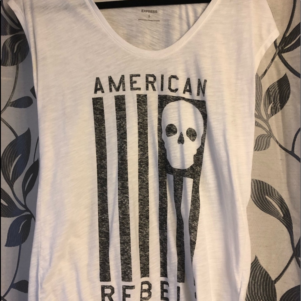 Sleeve graphic T